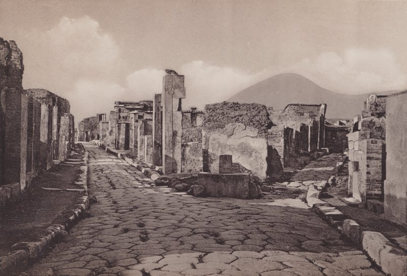 Via Consolare ve Porta Di Ercolano, Konsolosluk Yolu, Herculanum Kapısı (s / b fotoğraf) by Italian Photographer