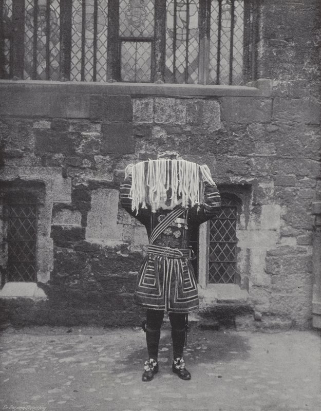 Maundy Money Dağıtma, Sadaka taşıyan Yeoman by J. Benjamin Stone