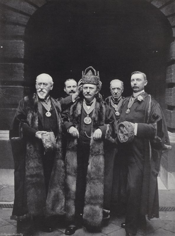 Ustayı taçlandıran Girdlers Hall