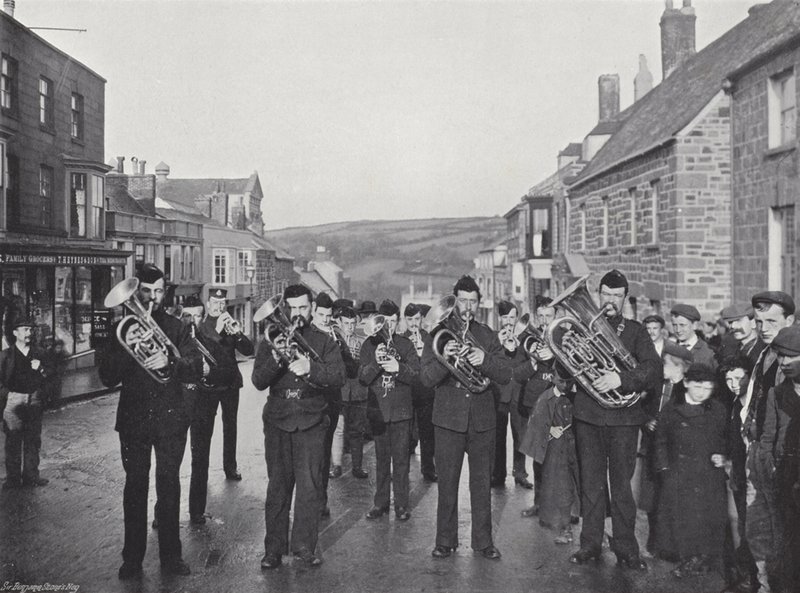 Helston Flora Day, Kürklü Dans oynuyor by J. Benjamin Stone