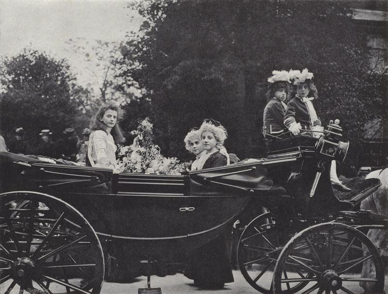 Knutsford Mayıs Günü Festivali, Kraliçe ve Görevliler by J. Benjamin Stone