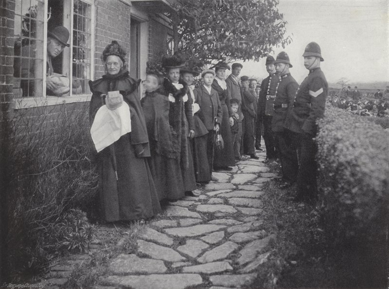 Biddenden Maids Charity, Ekmek ve Peynir dağıtıyor by J. Benjamin Stone