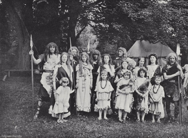 Sherborne Pageant, bir İngiliz Reisi, Kabile Adamları ve Aileler by J. Benjamin Stone