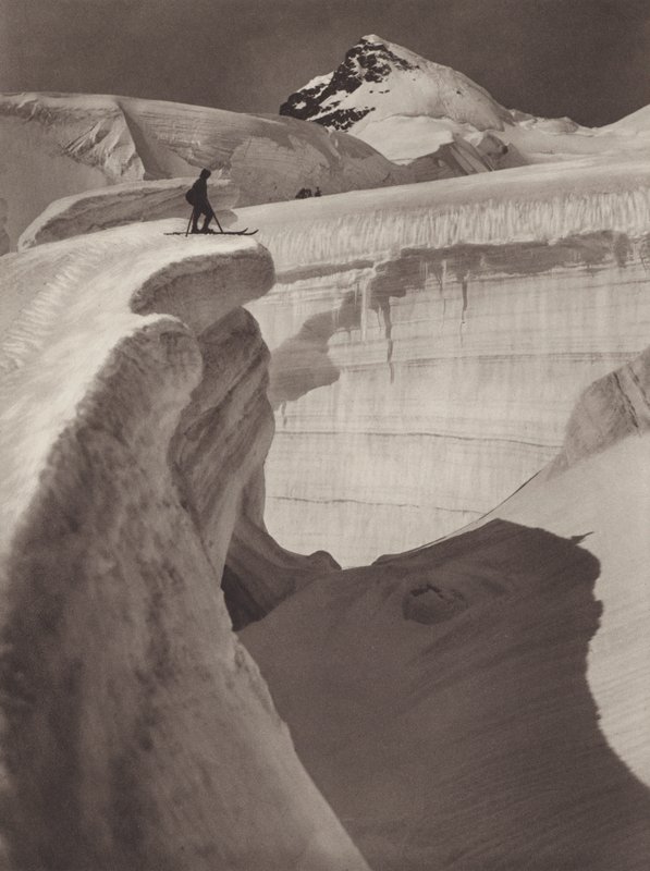 İsviçre: Jungfrau, Buzul Labirenti, arka planda Rottalhorn (s/b fotoğraf) by Jean Gaberell
