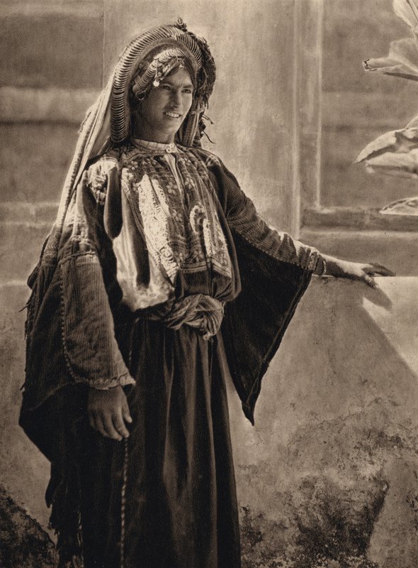 Ramallahlı Kız (s/b fotoğraf) by Karl Grober