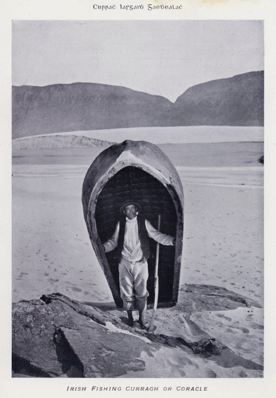İrlandalı Balıkçılık Curragh veya Coracle (s/b fotoğraf) by Karl Karlovich Piratsky