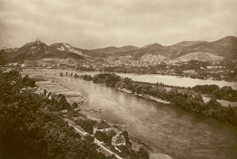 Ren Nehri üzerindeki Siebengebirge; Ren Nehri üzerindeki Siebengebirge (s/b fotoğraf) by Kurt Hielscher