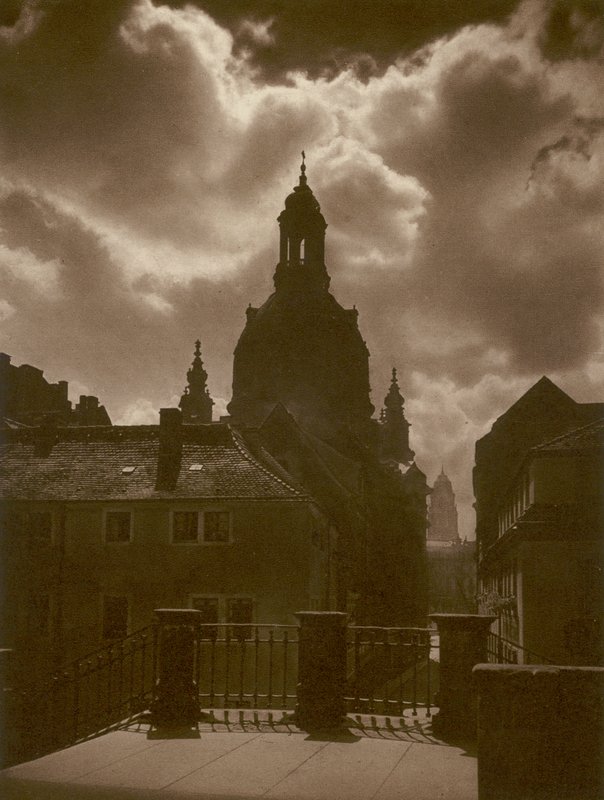 Dresden, Frauenkirche (s/b fotoğraf) by Kurt Hielscher