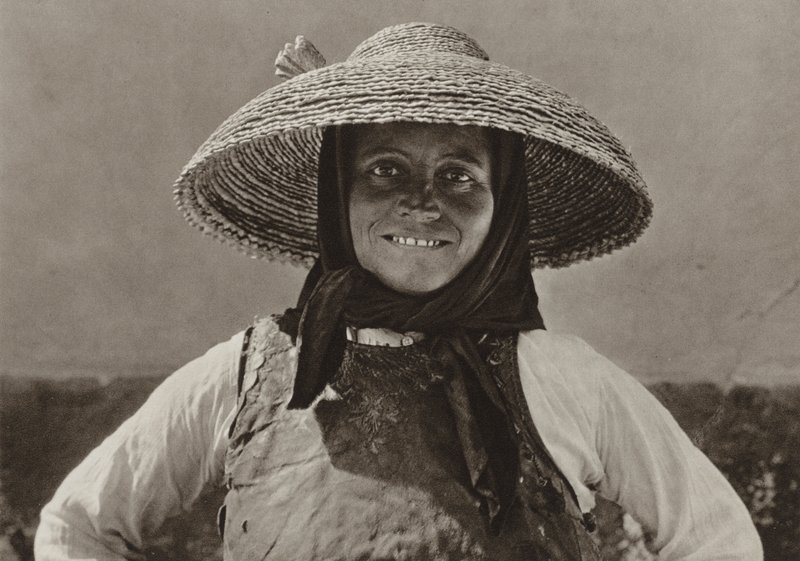 Romanya: Liebling, Suabian kadın (s/b fotoğraf) by Kurt Hielscher