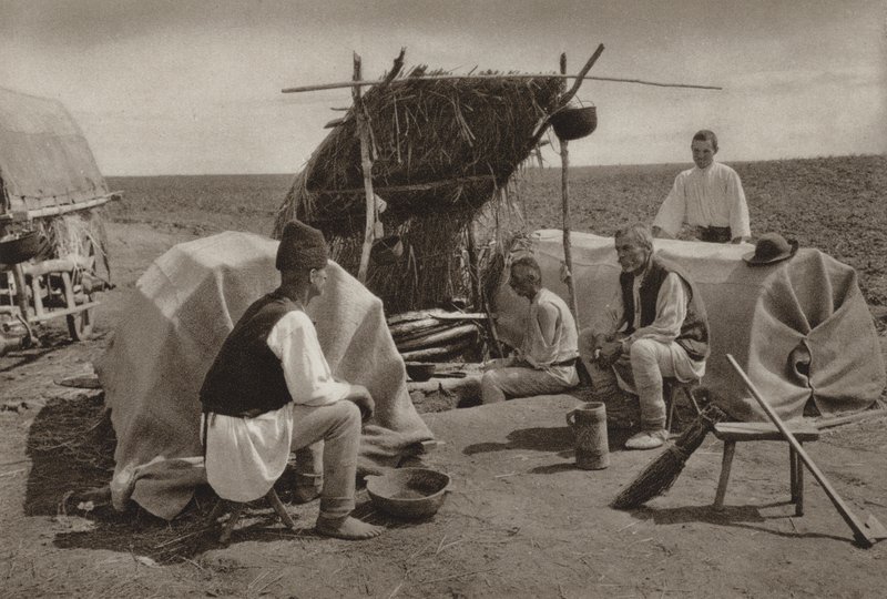 Romanya: İşçiler için barınaklar (s/b fotoğraf) by Kurt Hielscher