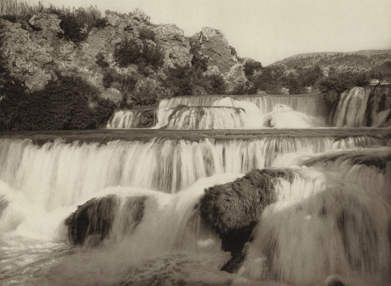 Yugoslavya: Krka Şelalesi (s/b fotoğraf) by Kurt Hielscher