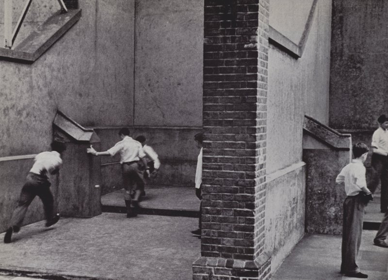 Fives, Eton (s/b fotoğraf) by Laszlo Moholy Nagy
