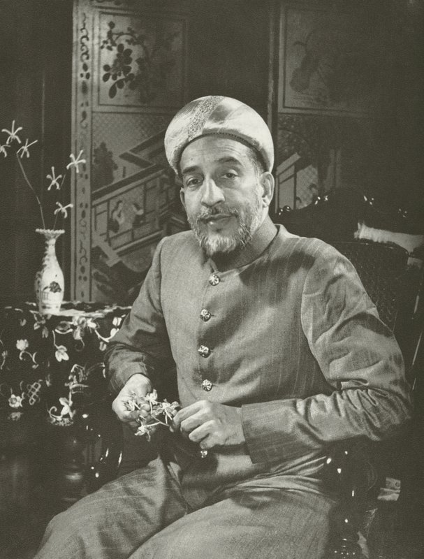 Bir Mamujee, Esq (s/b fotoğraf) by Lionel Wendt