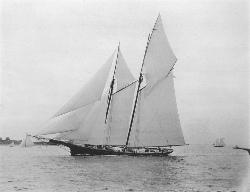 yat, Gitana bw fotoğraf by Nathaniel Livermore Stebbins