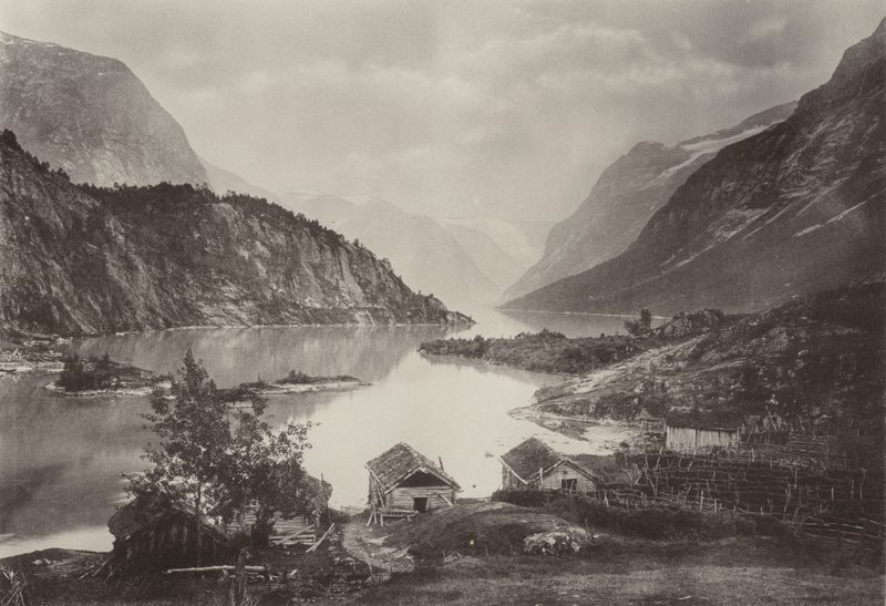 Loen Gölü manzarası, Nordfjord (s/b fotoğraf) by Norwegian Photographer