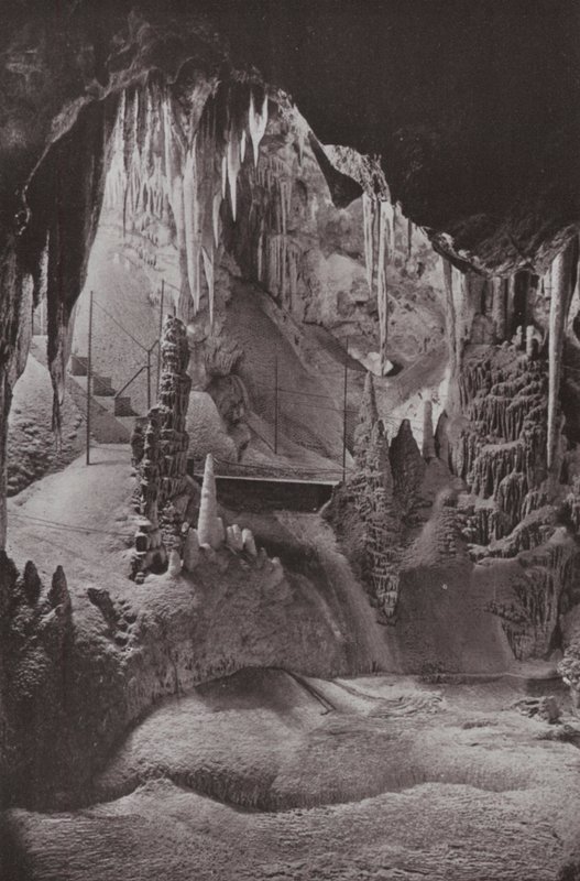 Ünlü Jenolan Mağaraları, New South Wales (s/b fotoğraf) by Photographer Australian