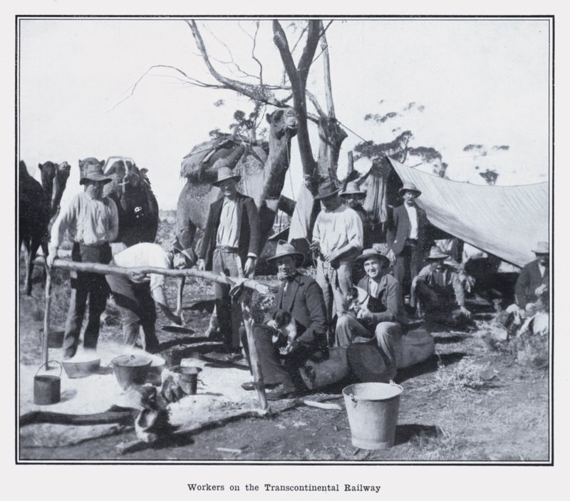 Kıtalararası Demiryolunda Çalışan İşçiler (s/b fotoğraf) by Photographer Australian