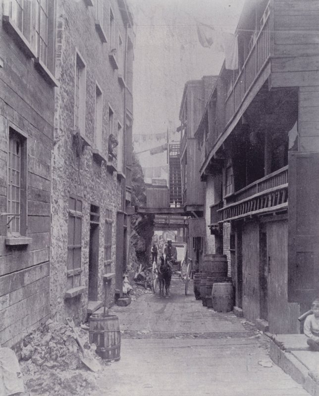Kanada: Little Champlain Street, Quebec (s/b fotoğraf) by Photographer Canadian