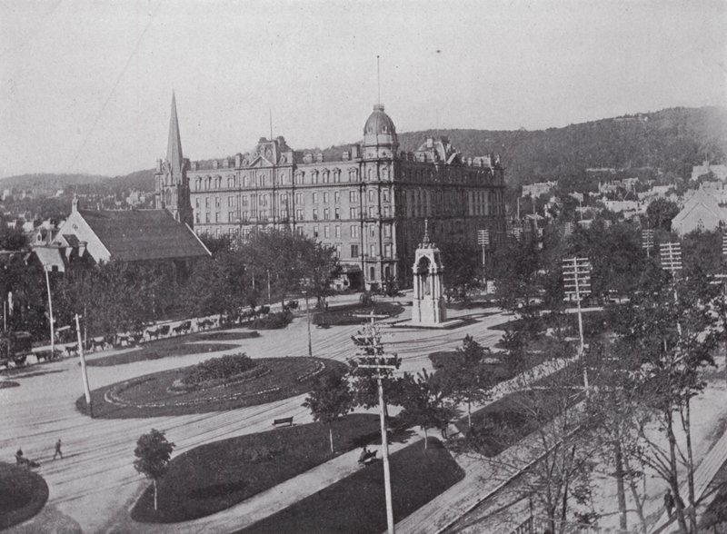 Dominion Square ve Windsor Hotel, Montreal (s/b fotoğraf) by Photographer Canadian