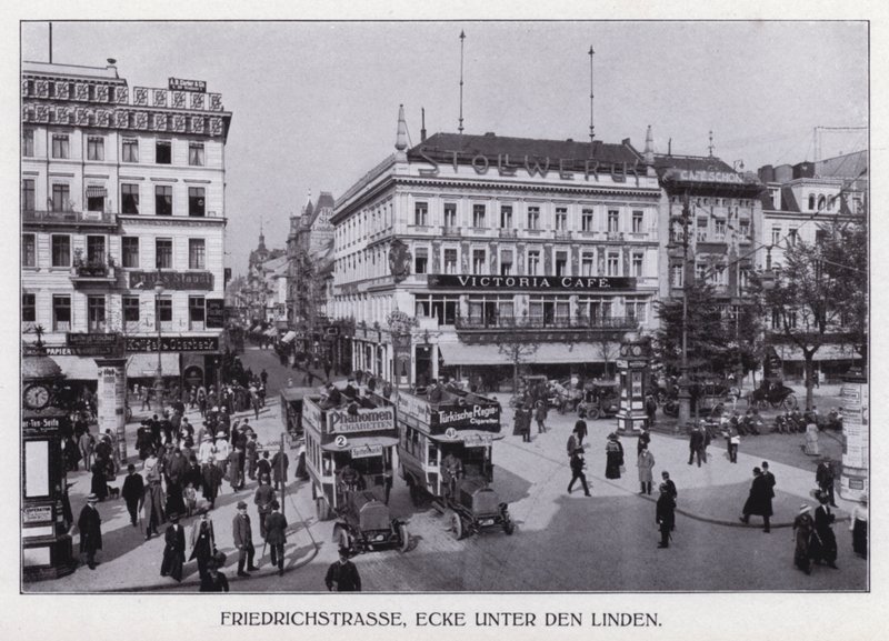 Berlin: Friedrichstrasse, Unter den Linden köşesi (s/b fotoğraf) by Photographer German