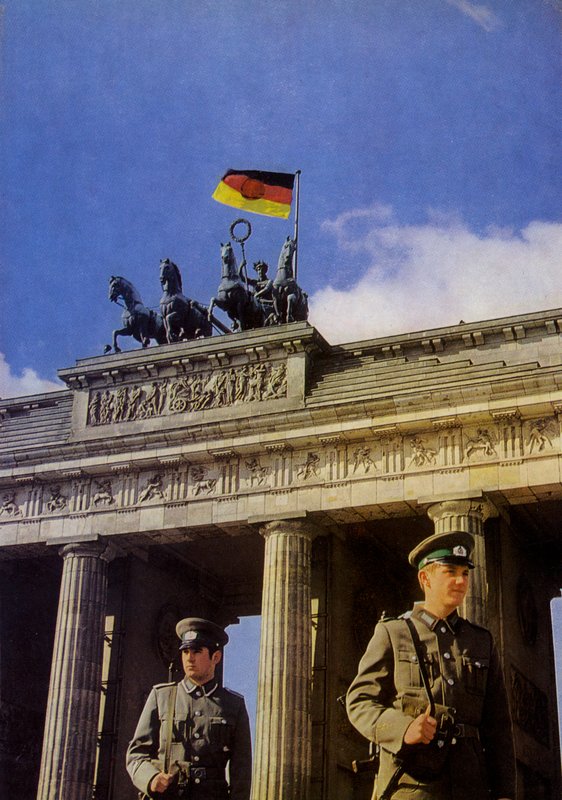 Almanya Demokratik Cumhuriyeti'nin başkenti Berlin (renkli fotoğraf) by Photographer German