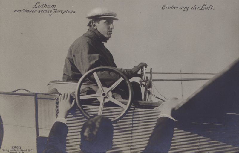 Fransız havacı Hubert Latham uçağının kontrolünde (s/b fotoğraf) by Photographer German
