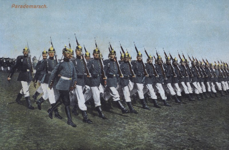 Geçit töreninde yürüyen Alman ordusu piyade askerleri (fotoğraf) by Photographer German