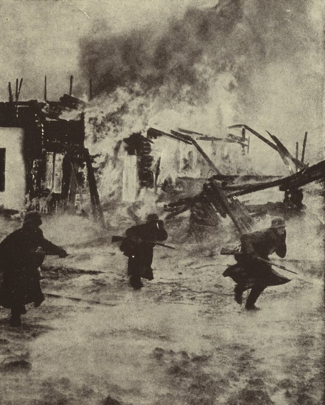 Luftwaffe tarafından bombalandıktan sonra Rotterdam
