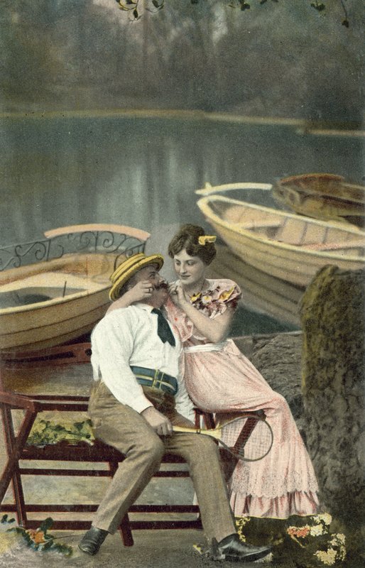 Şişman bir adamın bıyığını düzelten kız (renkli fotoğraf) by Photographer German