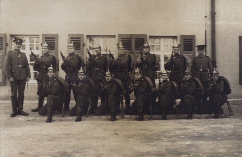 Alman ordusu piyade askerleri grubu (s/b fotoğraf) by Photographer German
