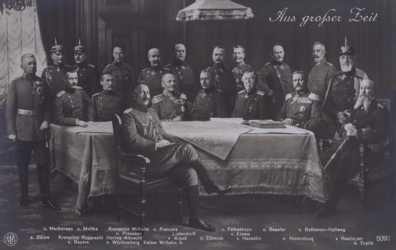 Alman Kaiser Wilhelm II, kıdemli Alman askeri komutanlarıyla birlikte (s/b fotoğraf) by Photographer German