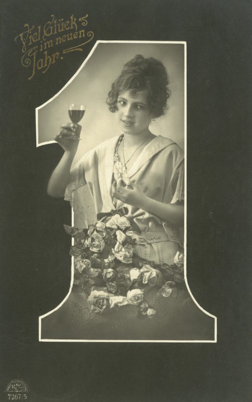 Bir kızın kadeh kaldırdığı yılbaşı kartı (s/b fotoğraf) by Photographer German