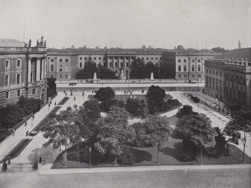 Opernplatz (s/b fotoğraf) by Photographer German