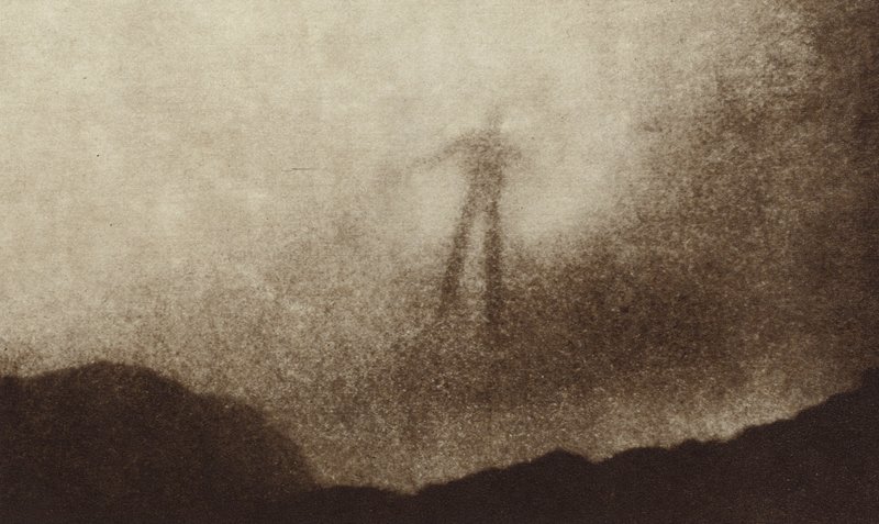 Almanya'nın Harz Dağları'ndaki Brocken Hayaleti, ilk kez fotoğraflandı (s/b fotoğraf) by Photographer German