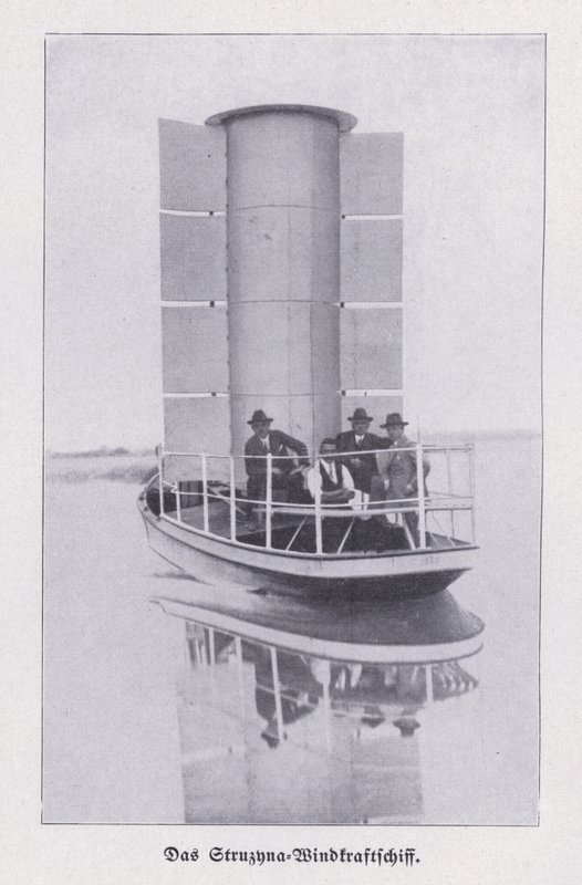 Struzyna, rüzgarla çalışan bir Flettner rotoru kullanan tekne (s/b fotoğraf) by Photographer German