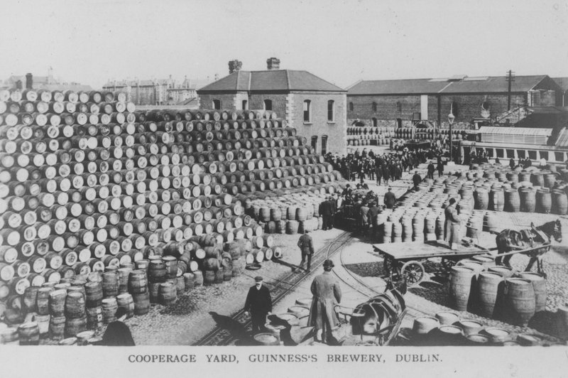 Cooperage yard, Guinness Brewery, Dublin, İrlanda (s/b fotoğraf) by Photographer Irish