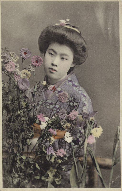 Çiçekli Japon kız (renkli fotoğraf) by Photographer Japanese