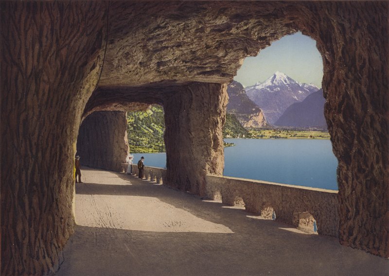 Axenstrafse, Gallerie, Fluelen ve Bristenstock (renkli fotoğraf) by Photographer Swiss