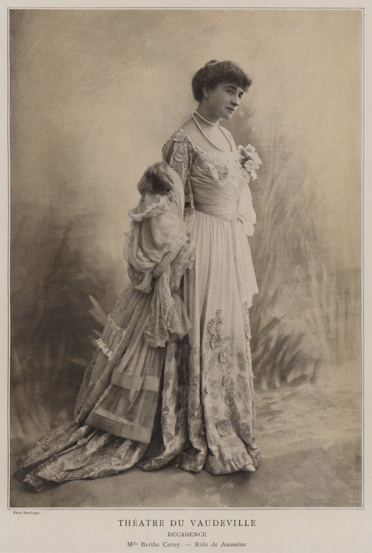 Berthe Cerny Decadence'da Jeannine rolünde by Reutlinger Studio