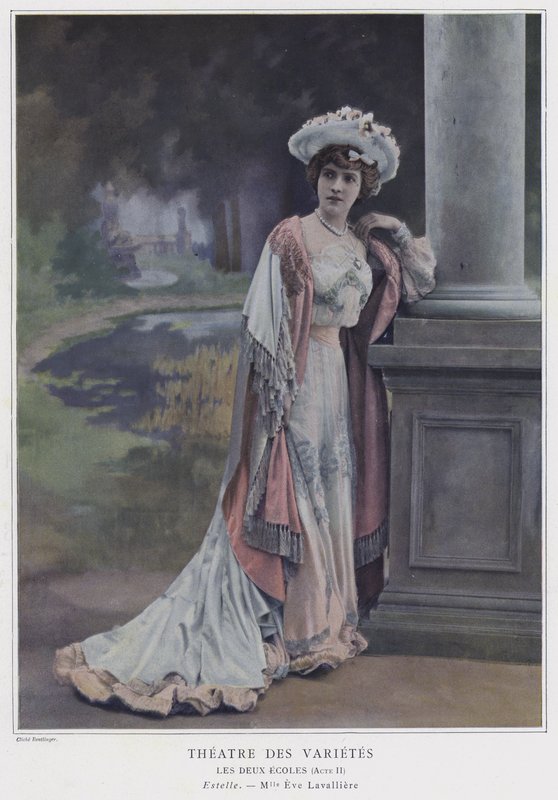 Eve Lavalliere, Les Deux Ecoles