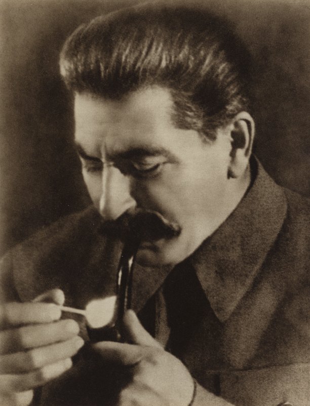 Sovyet lideri Joseph Stalin piposunu yakıyor, 1936 by Russian Photographer