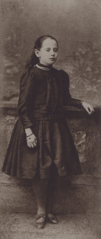 9 yaşında (s/b fotoğraf) by Russian Photographer (after)