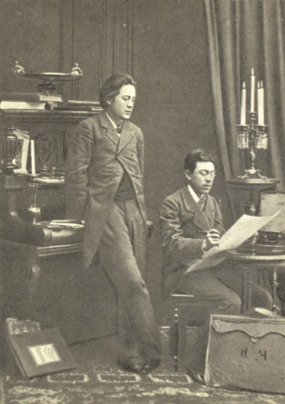 Anton Çehov (solda) kardeşi Nikolay ile Moskova