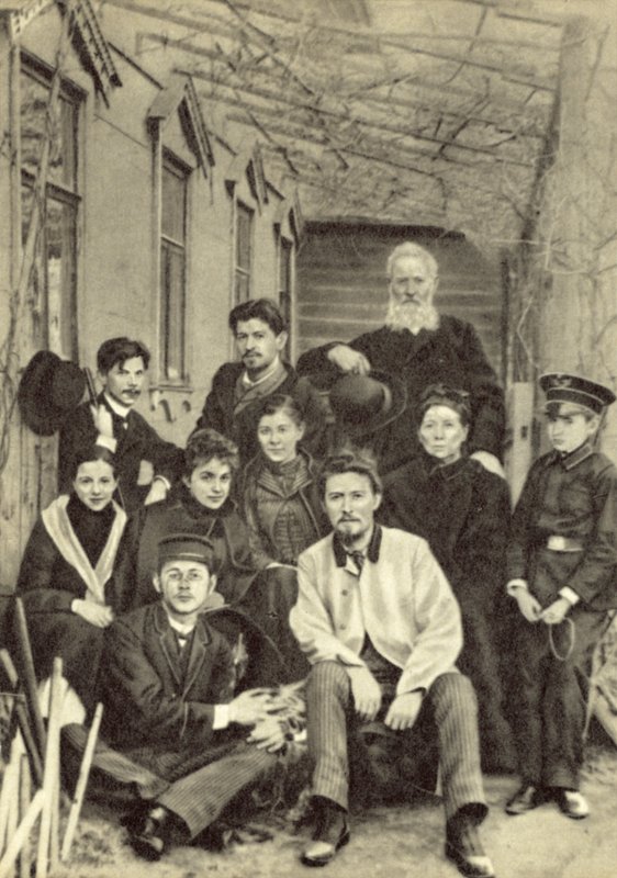 Anton Çehov, akrabaları ve arkadaşlarıyla Sadovaya-Kudrinskaya Caddesi