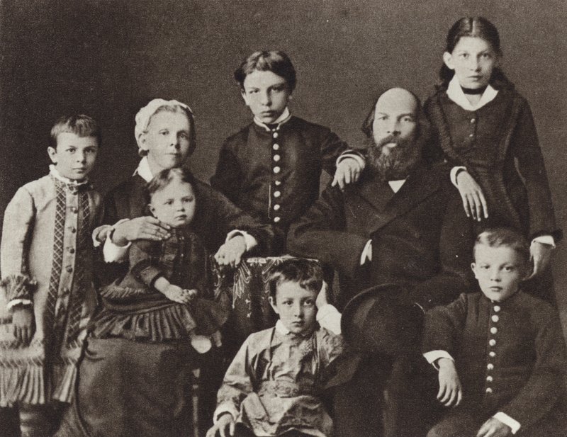Ailesi arasında Lenin, Simbirsk, 1879 by Russian Photographer
