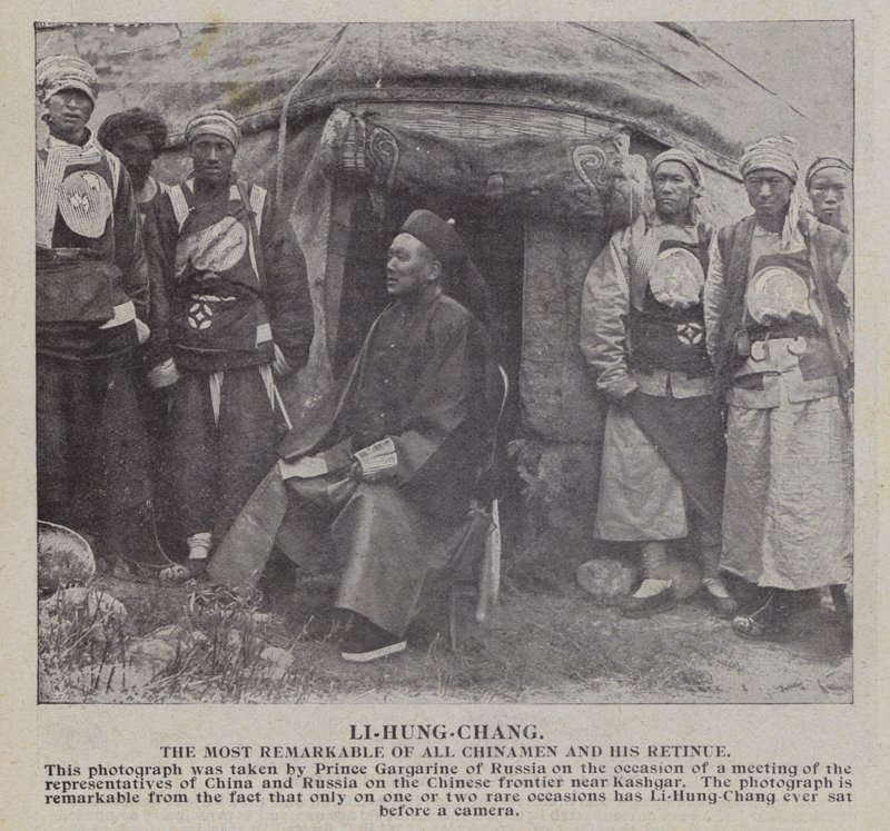 Li-Hung-Chang, Çinliler ve beraberindekilerin en dikkat çekicisi (s/b fotoğraf) by Russian Photographer