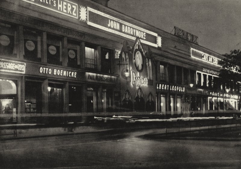 Berlin: Augusta Viktoria-Platz (s/b fotoğraf) by Sasha Stone