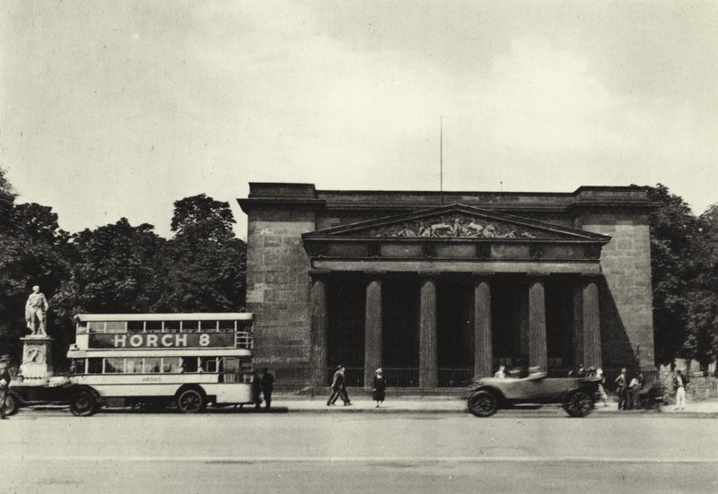 Berlin: Yeni Muhafız; Yeni Muhafız Evi (s/b fotoğraf) by Sasha Stone