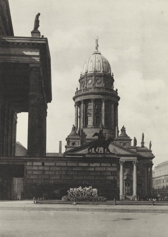 Berlin: Gendarmenmarkt (s/b fotoğraf) by Sasha Stone