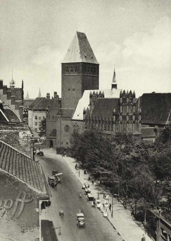 Berlin: Markisches Müzesi (s/b fotoğraf) by Sasha Stone